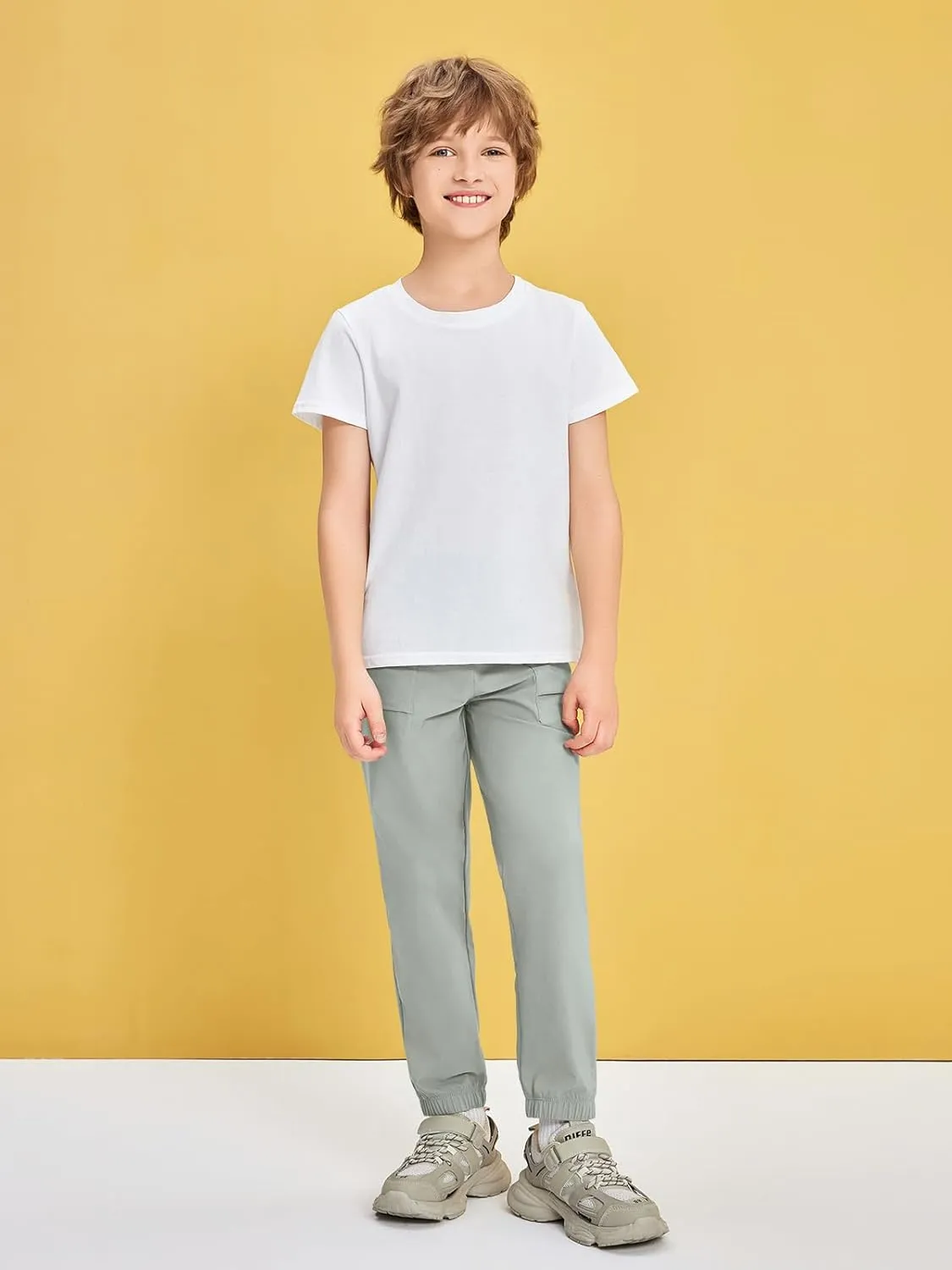 Haloumoning Boys Lightweight Sweatpants Quick Dry Traning Track Pants Joggers for Kids with Pockets 5-14 Yeras