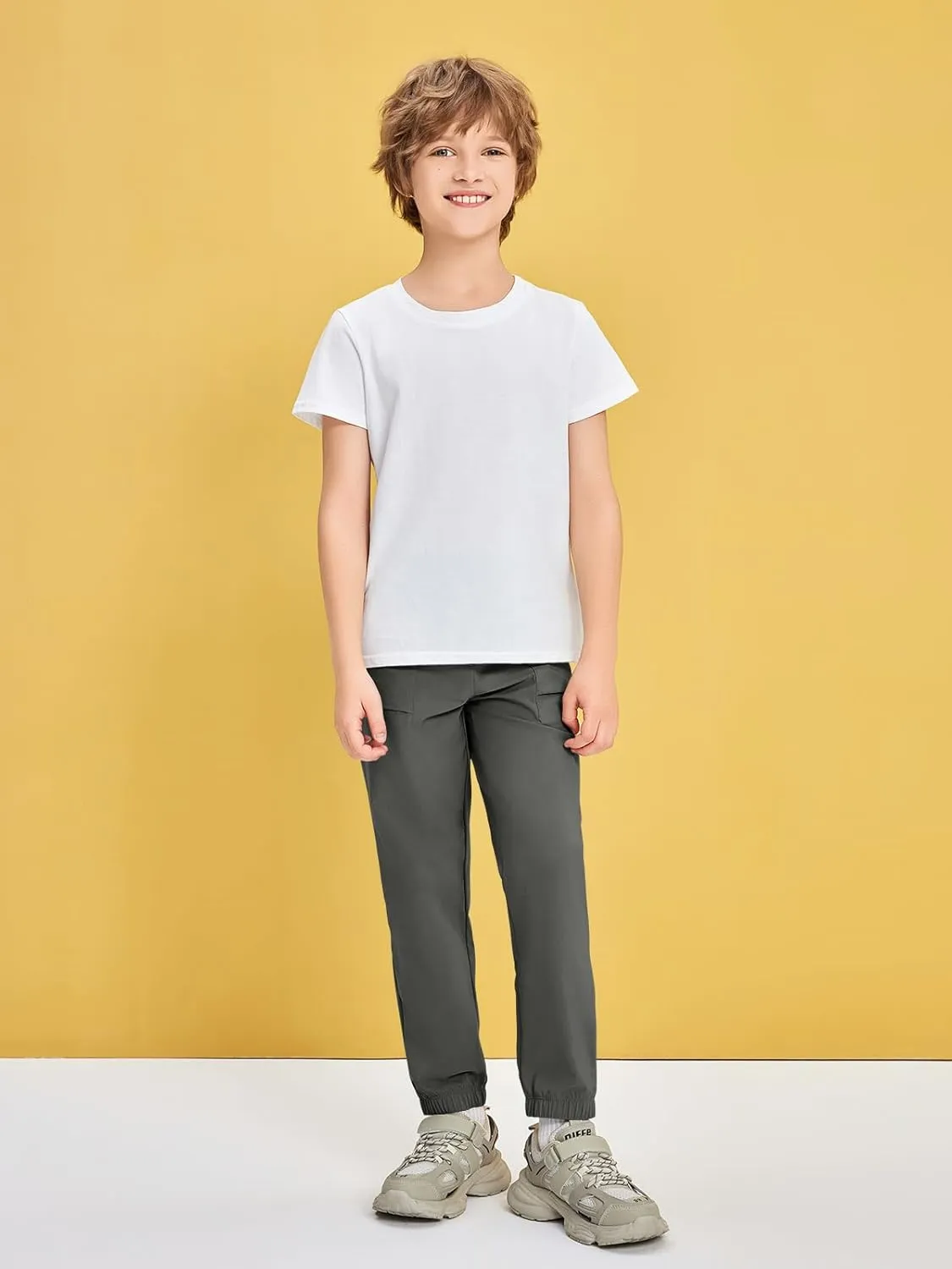 Haloumoning Boys Lightweight Sweatpants Quick Dry Traning Track Pants Joggers for Kids with Pockets 5-14 Yeras