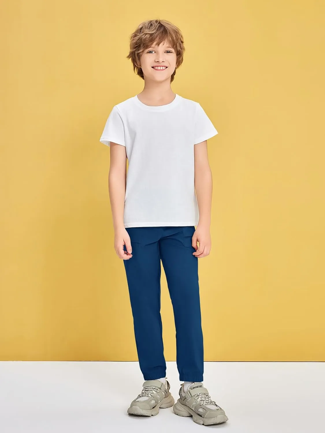 Haloumoning Boys Lightweight Sweatpants Quick Dry Traning Track Pants Joggers for Kids with Pockets 5-14 Yeras