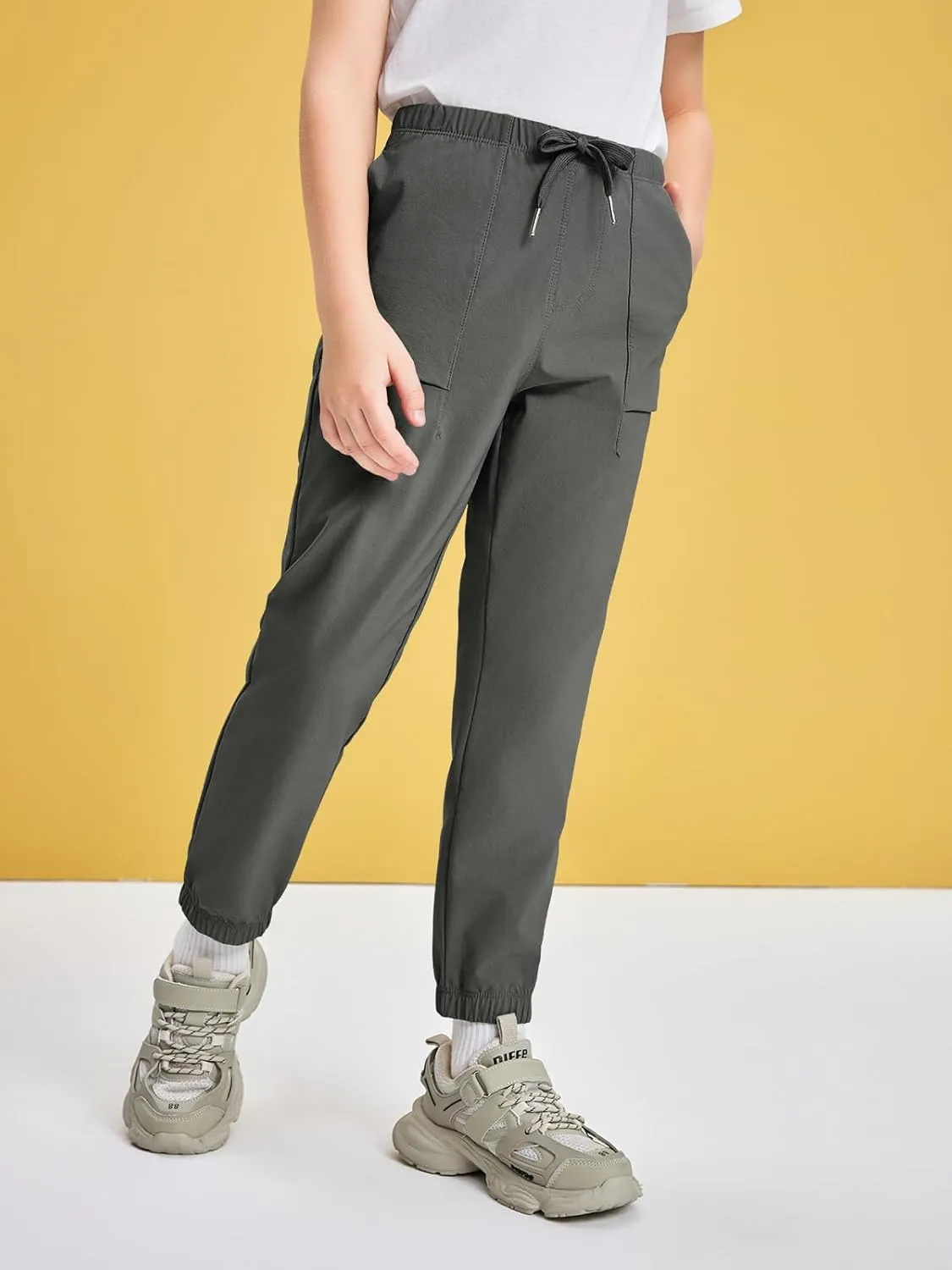 Haloumoning Boys Lightweight Sweatpants Quick Dry Traning Track Pants Joggers for Kids with Pockets 5-14 Yeras