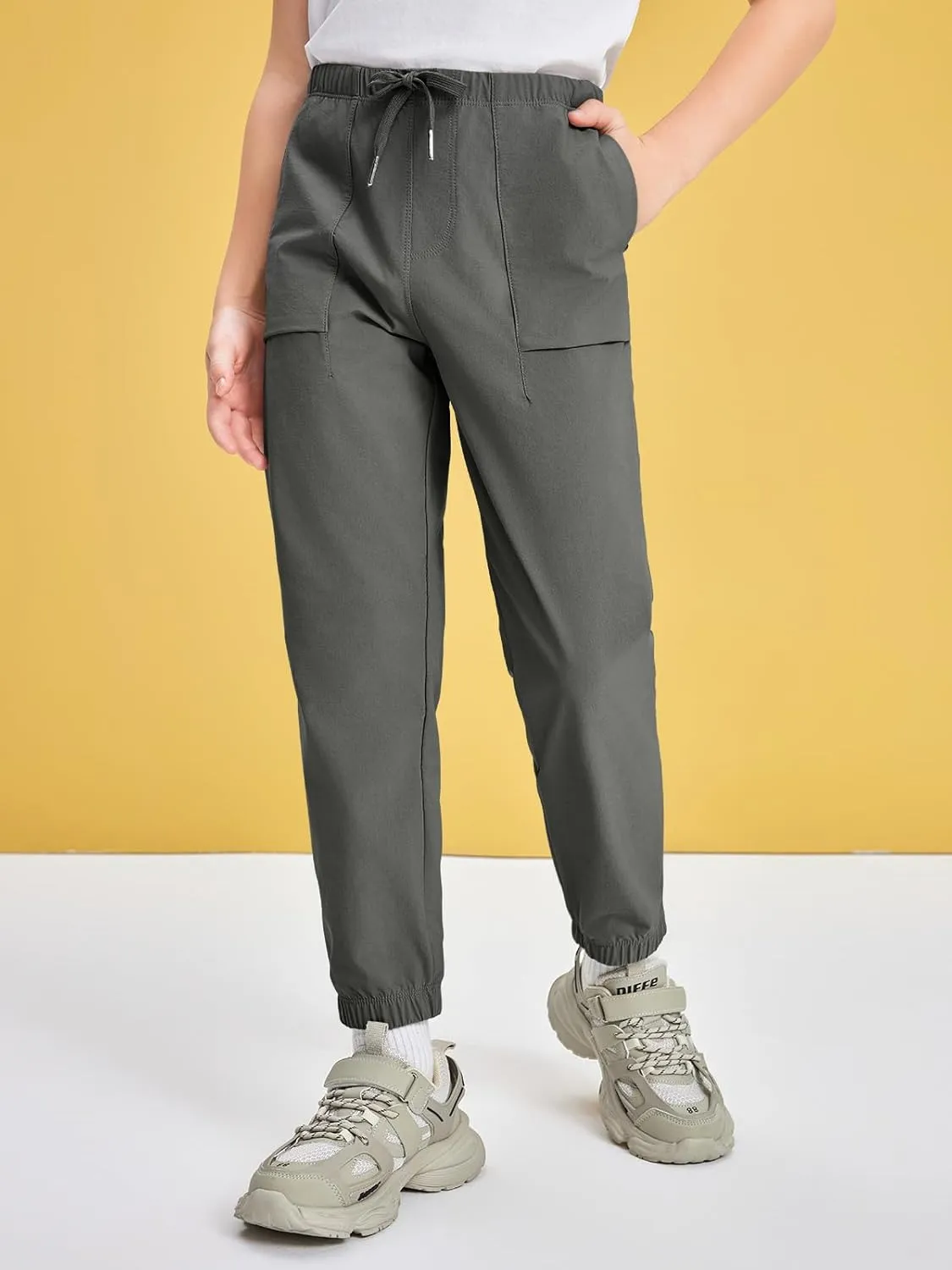 Haloumoning Boys Lightweight Sweatpants Quick Dry Traning Track Pants Joggers for Kids with Pockets 5-14 Yeras