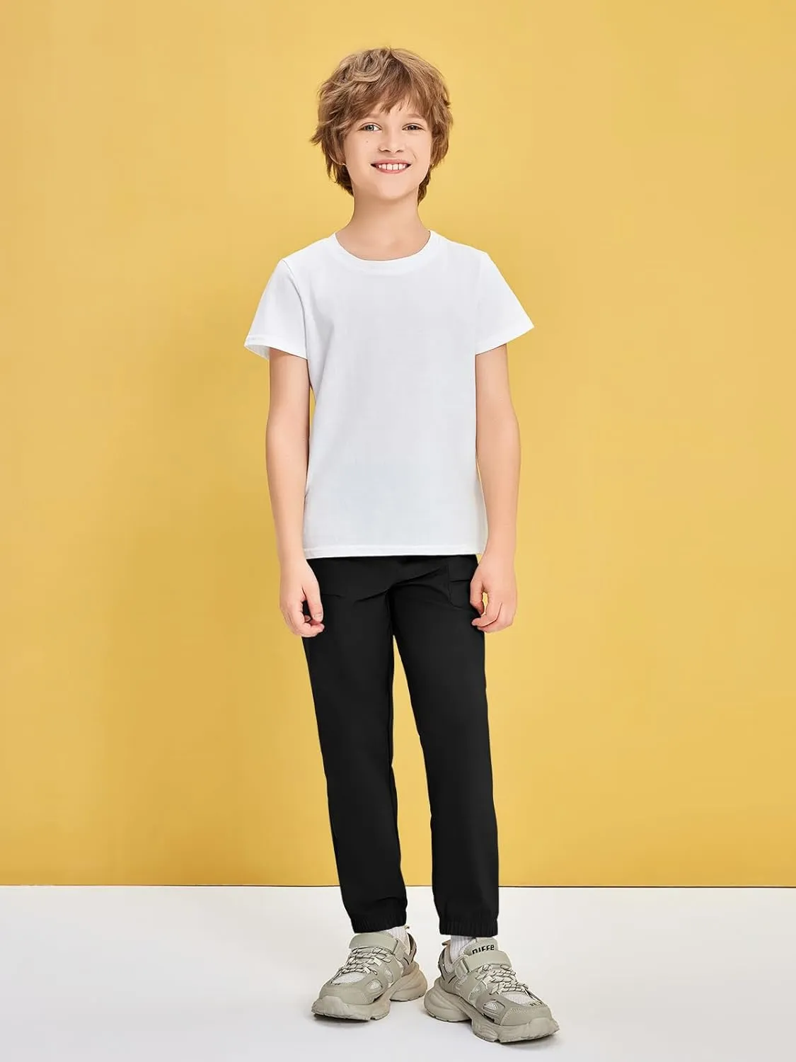 Haloumoning Boys Lightweight Sweatpants Quick Dry Traning Track Pants Joggers for Kids with Pockets 5-14 Yeras